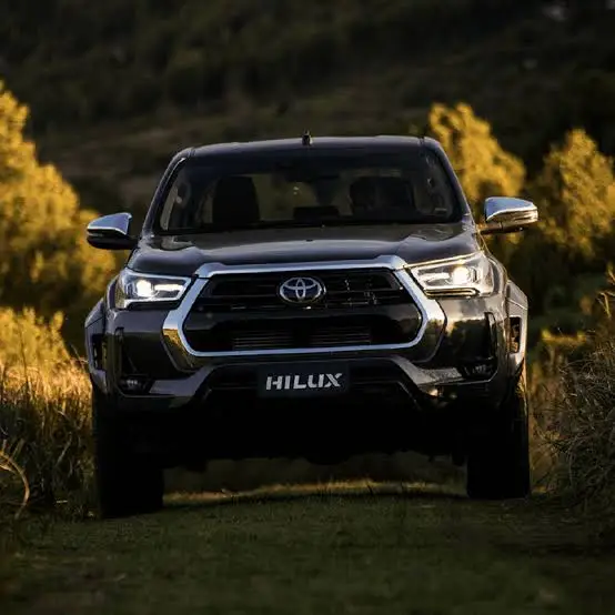 Ejemplo visual de una Toyota Hilux en el catálogo de vehículos